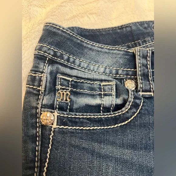 ✨ Miss Me Jeans - Bootcut - Size 28 - Picture 3 of 6